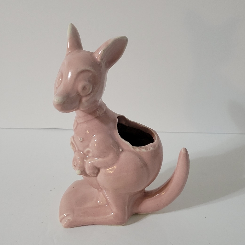 USA Pottery Kangaroo With Baby Planter